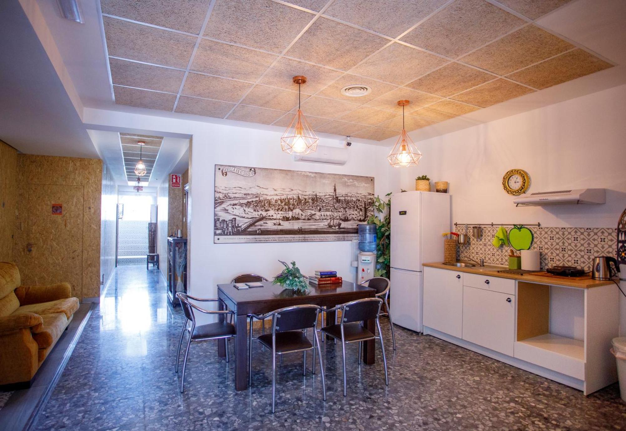 Italica Hostel Santiponce Εξωτερικό φωτογραφία